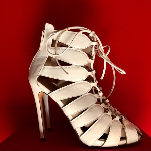 Liliana Close Toe Heel - Picture 1 of 4